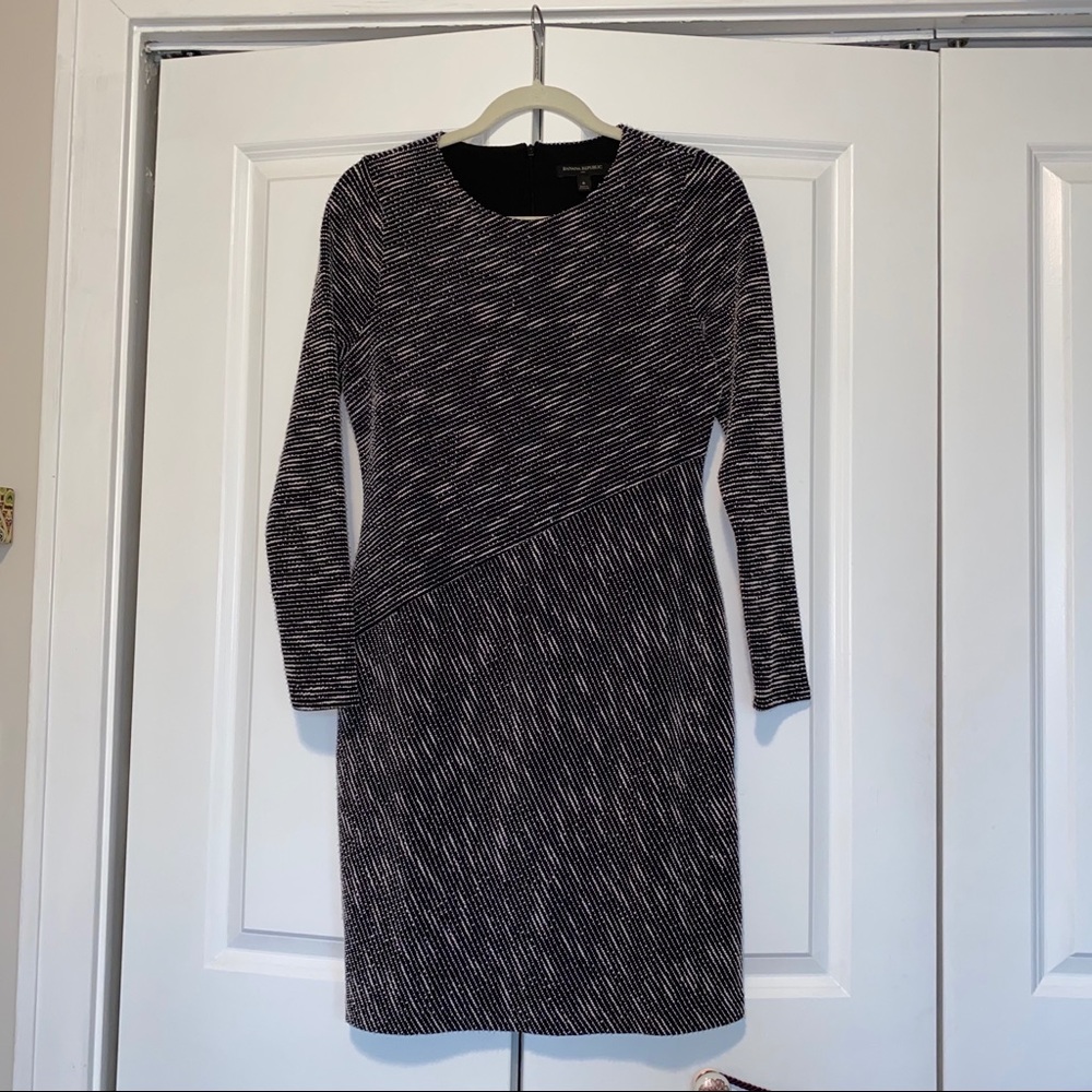 Bouclé sheath dress, long sleeves.
